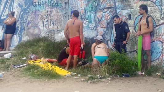 Murió la mujer que cayó desde un paredón de la playa La Perla en Mar del Plata