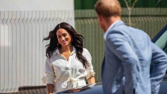 Meghan Markle se fue del Reino Unido en pleno escándalo con la familia real