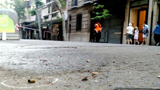 Dos detenidos y dos prófugos tras robo y tiroteo en una joyería en Recoleta