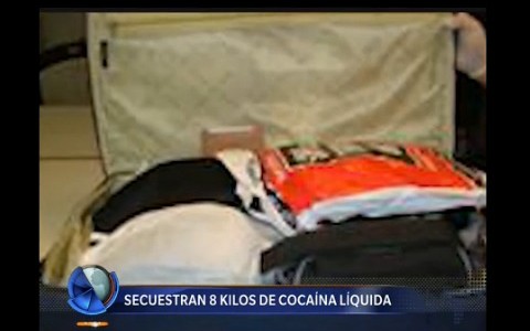 Detuvieron en Ezeiza a italiano con más de ocho kilos de cocaína líquida