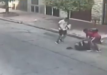 Lo atacaron en manada: le robaron los remedios y hasta le intentaron arrancar un arito