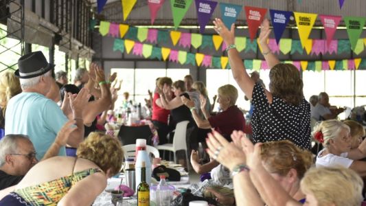 Los adultos mayores también van a la colonia