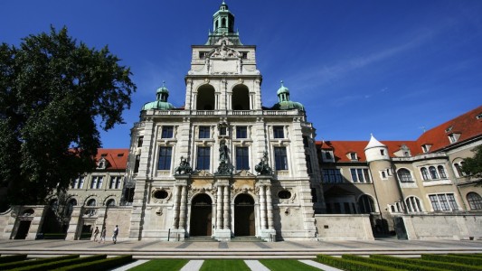 Un museo alemán devolvió objetos de plata robados por los nazis