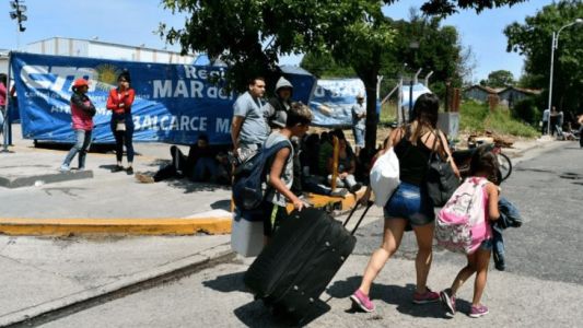 Maleteros bloquean por quinto día la terminal de micros de Mar del Plata