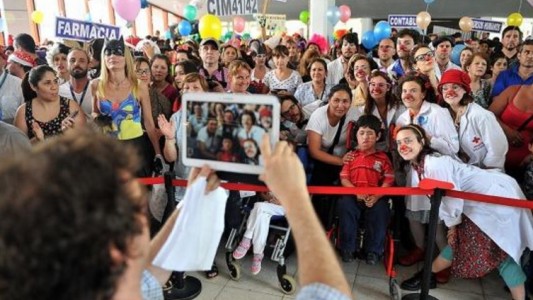 Música, disfraces y regalos navideños para los 500 niños internados en el Garrahan