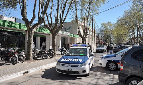 Cuatro detenidos por robar una moto: uno es policía
