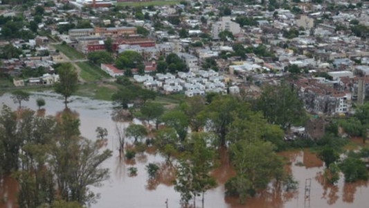 Macri suspendió sus vacaciones y viajará mañana a las zonas inundadas
