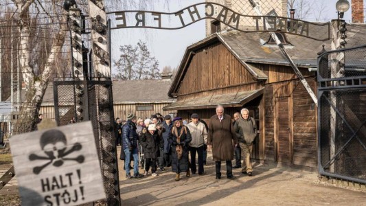 Se conmemora el 75° aniversario de la liberación del campo de concentración de Auschwitz