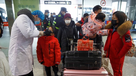 Europa: se confirmó el primer contagio de coronavirus de un paciente que no viajó a China