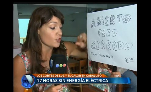 Sin luz, una ciudad del rojo vivo