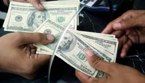 Detuvieron a un comisario retirado que quiso comprar cedines con dólares falsos