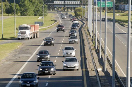 Viajan 1250 vehículos por hora por la ruta 2