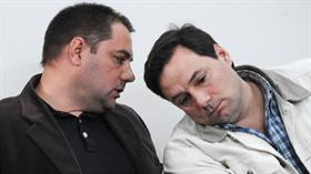 Uno de los prófugos del triple crimen amenazó a su ex suegra y le robó una camioneta