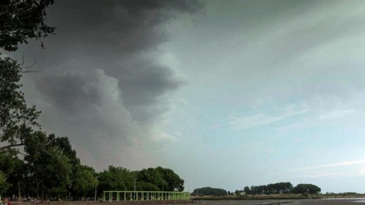 Rige una alerta por tormentas fuertes para 13 provincias del país