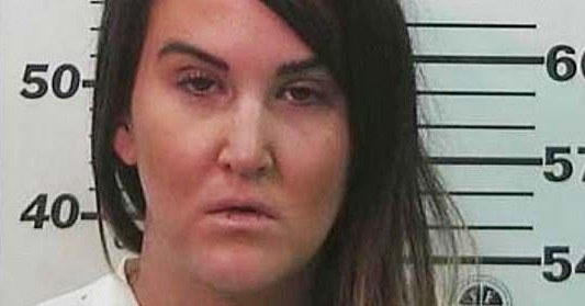 Detuvieron a la asistente de una docente por emborrachar alumnos y organizar una orgía entre ellos