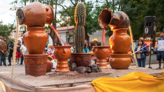 Insólito: en Salta crearon una fuente de vino tinto completamente gratis