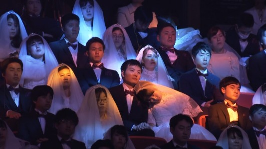 Una boda de 6.000 parejas sin miedo al coronavirus