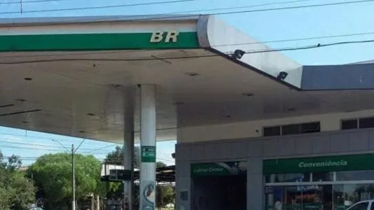 ¿Accidente o a propósito?: un hombre se "olvidó" a su mujer en una estación de servicio