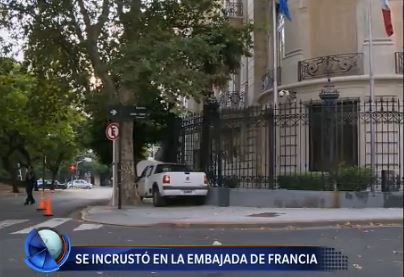 Una camioneta chocó contra el frente de la Embajada de Francia