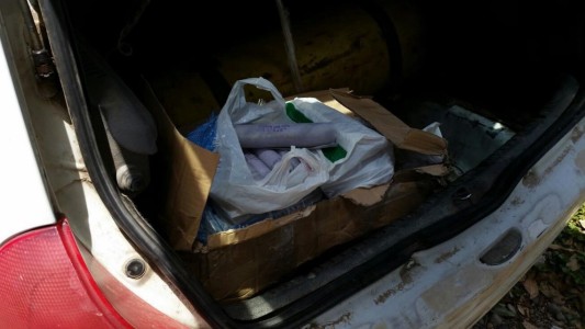 Detienen a una pareja que llevaba 547 cartuchos de dinamita en el auto