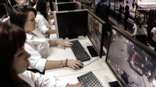 Instalan cámaras para multar a los autos que circulen sin permiso en el microcentro