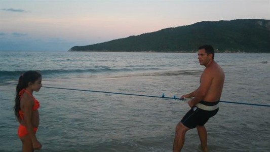 Buscan a un argentino y su hija de 7 años en Florianópolis