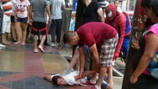 Un Hombre Araña mendocino atrapó a un ladrón