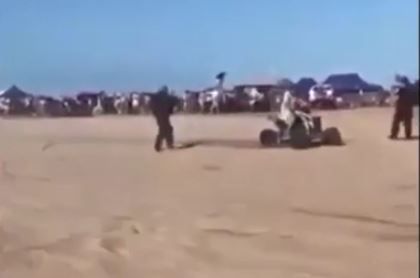 VIDEO: un policía le disparó a un cuatriciclo en una playa de Villa Gesell