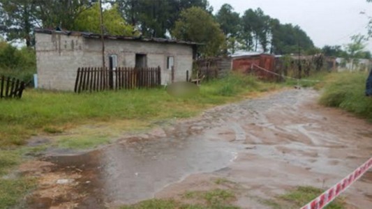 Apuñaló al novio de su ex con un cuchillo de carnicero mientras dormían