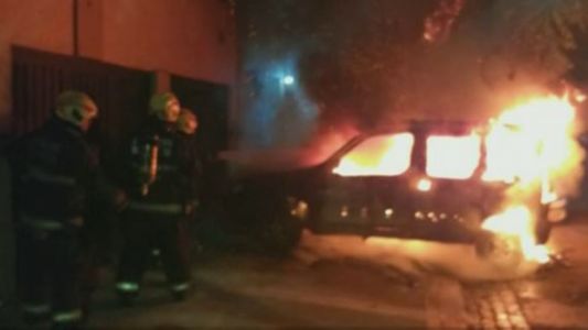 Se incendiaron dos autos en Villa Santa Rita y Villa Luro