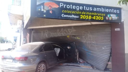 Persecución y choque en Ramos Mejía: dos delincuentes detenidos por el robo de un auto