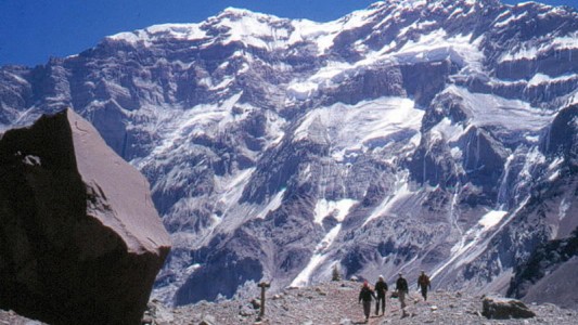 Un japonés de 76 años murió metros antes de hacer cumbre en el Aconcagua