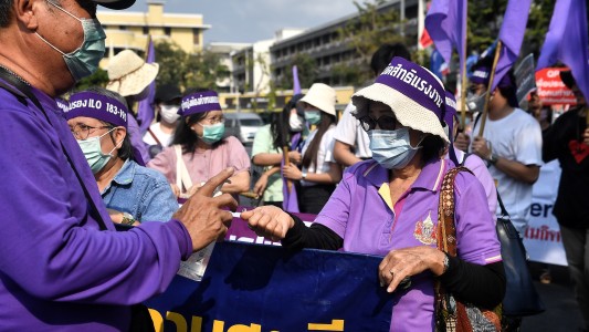 Asia: miles de mujeres se manifiestan en redes sociales por el Día Internacional de la Mujer