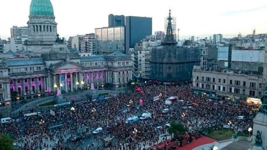 El #8M se conmemora con marcha al Congreso y paro internacional de mujeres