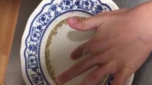 Coronavirus: el experimento casero que explica a los chicos la importancia de lavarse las manos