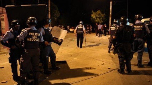 Dos facciones de la UOCRA Neuquén se enfrentaron a los tiros y pedradas