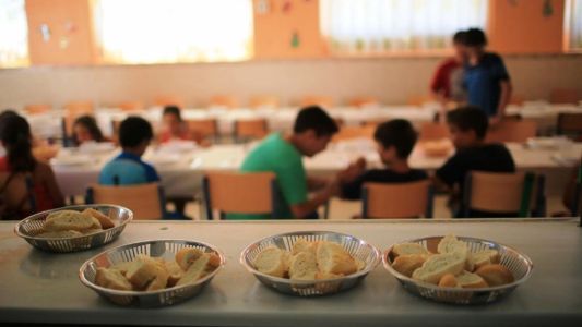 "Más de 1.500.000 chicos almuerzan o meriendan en la escuela": garantizan el funcionamiento de comedores escolares bonaerenses
