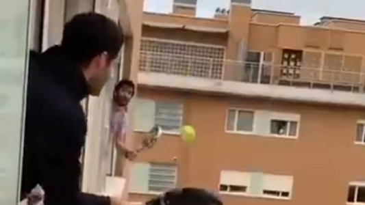 Video viral: el "paddle de ventana" para no aburrirse durante la cuarentena por el coronavirus