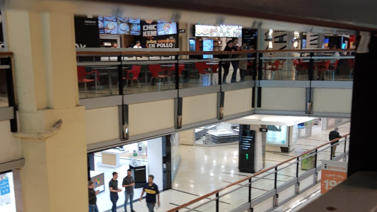 Cacerolazo en shoppings porteños: los empleados piden el cierre por el coronavirus