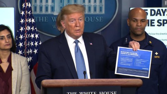 Trump estudia pagar 1.000 dólares a los estadounidenses afectados por el coronavirus