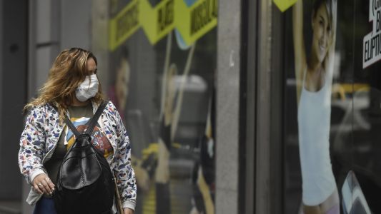 Coronavirus: desmienten que un cliente haya escupido a una cajera de supermercado