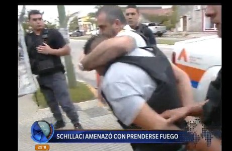 Schillaci amenazó con prenderse fuego