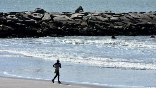 "El que baja a la playa comete un delito", advierte el intendente de Mar del Plata