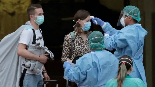 Temor al colapso: médicos españoles elegirán quién ingresa a terapia intensiva por coronavirus