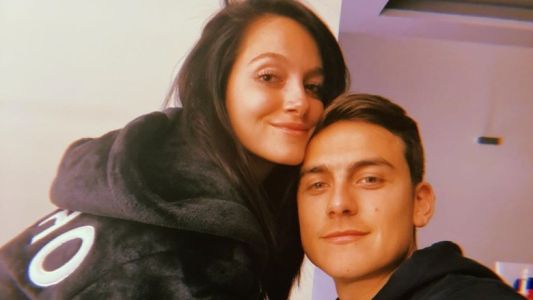 Oriana Sabatini y Paulo Dyabala, ambos con coronavirus