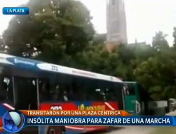 Insólita maniobra para zafar una marcha