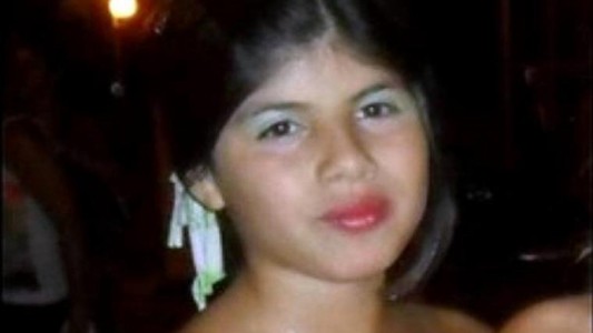 Prisión perpetua para tres jóvenes por violar y empalar a una niña de 11 años