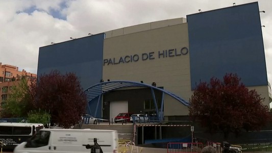 Coronavirus: Una pista de hielo transformada en morgue