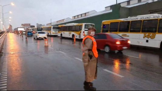 Más de una hora de demora en los controles de accesos a la Ciudad por la gran cantidad de autos