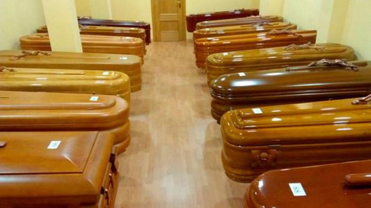 Licitación pública del gobierno porteño para comprar 2700 ataúdes y 1600 urnas funerarias